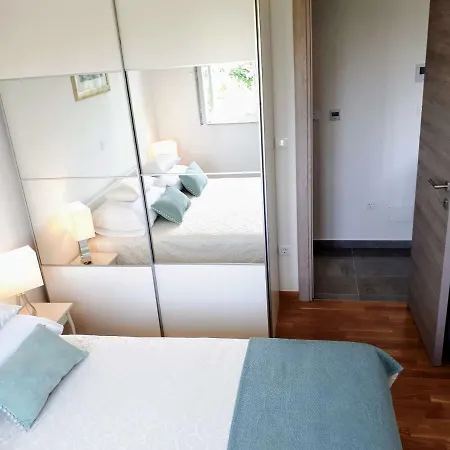 Eni With Garage Parking Сплит