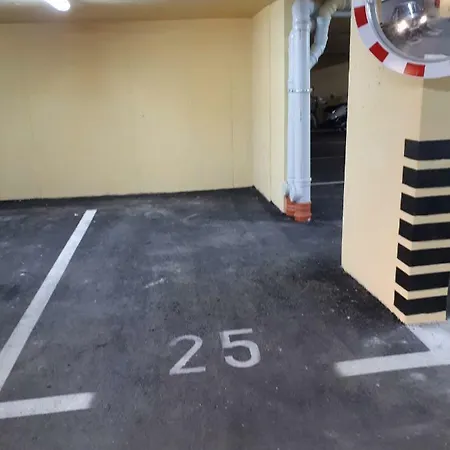 Eni With Garage Parking *