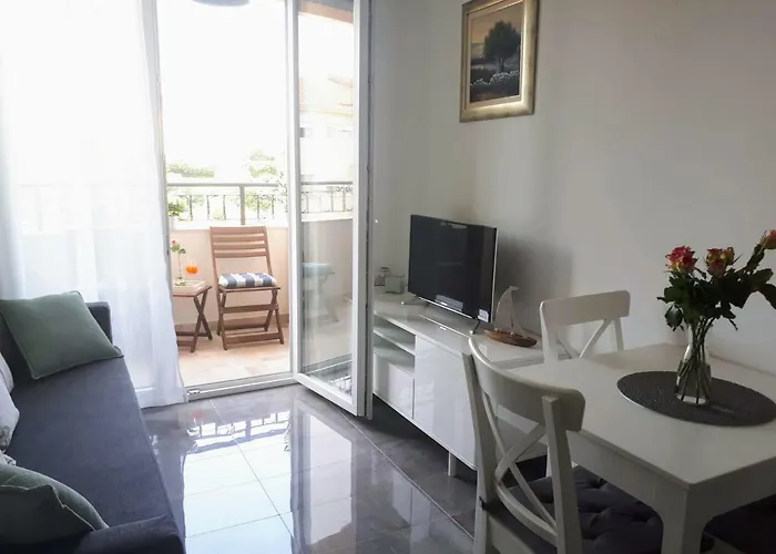 Eni With Garage Parking شقة *