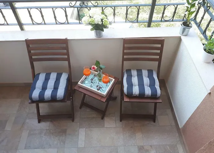 Eni With Garage Parking