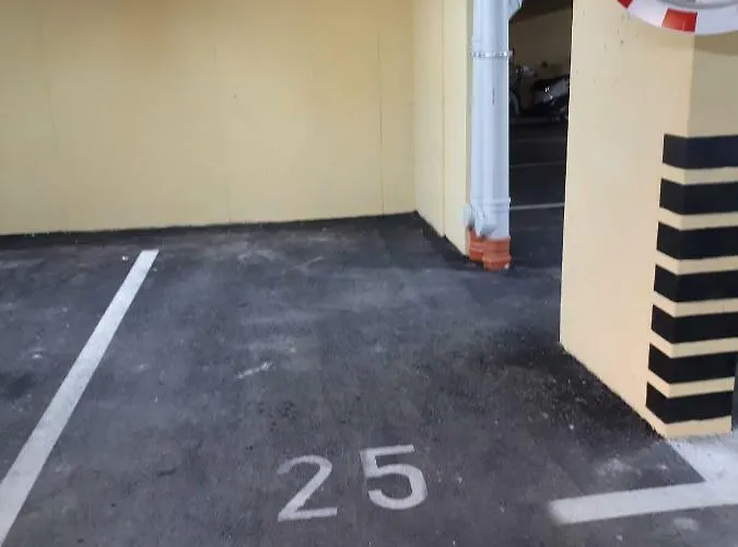 Eni With Garage Parking *